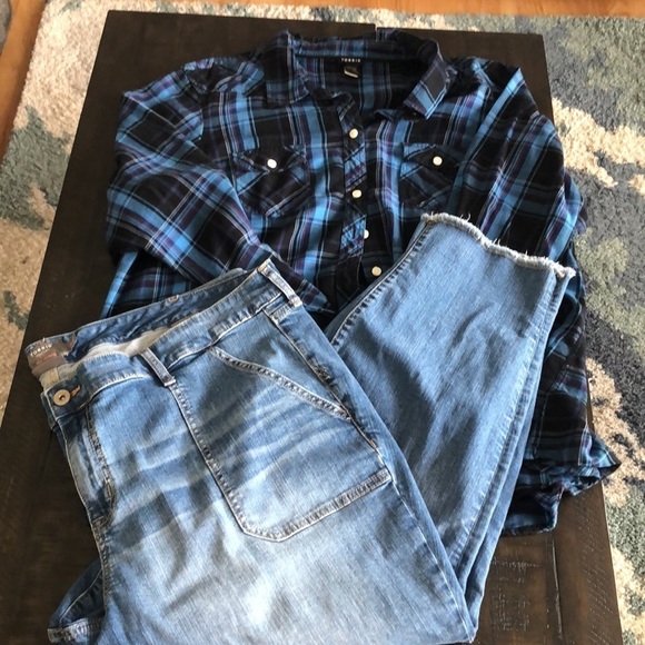 TORRID Cropped Botfriend Mid Rise Blue Denim Stretch Size 26 Straight Leg Jeans - Picture 16 of 16